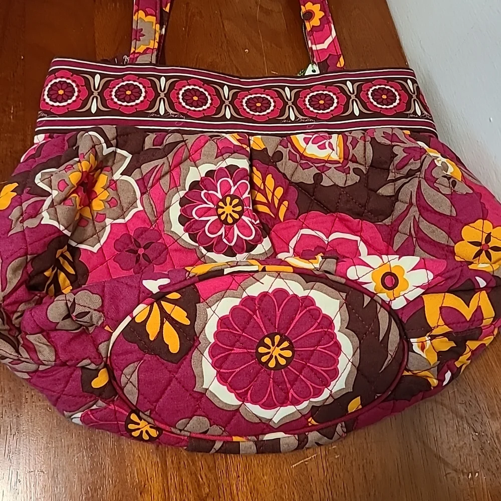 Vera Bradley Medium Floral Pink Handbag with 4 Inside Pockets Shoulder Strap